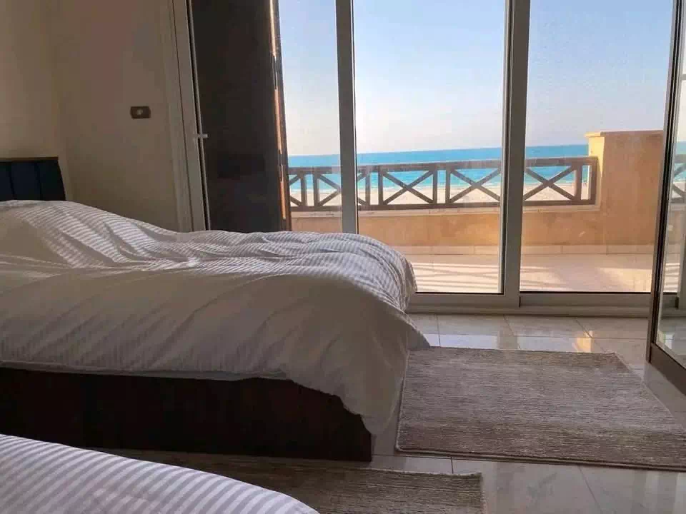 شاليه غرفتين للبيع في قرية صدف الساحل الشمالي بمساحات مميزة وتشطيب كامل وتقسيط حتى 10 سنوات